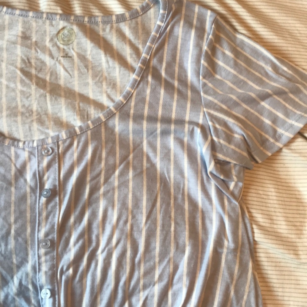 SO short sleeve tie bottom shirt